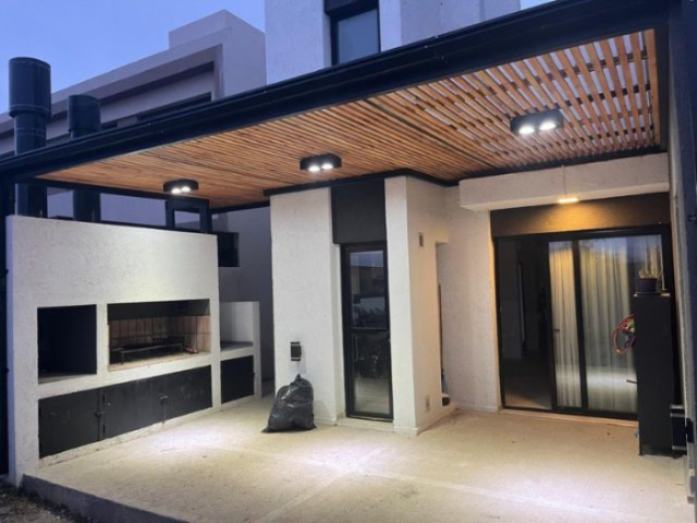 Pérgola de estructura metálica