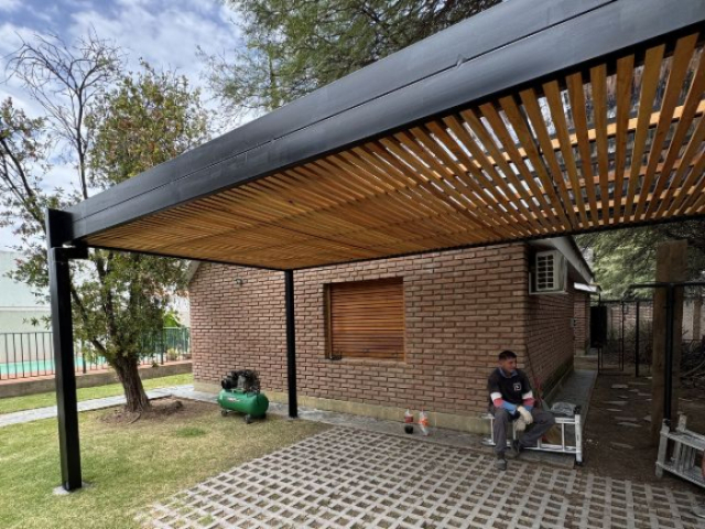 cochera de estructura metálica